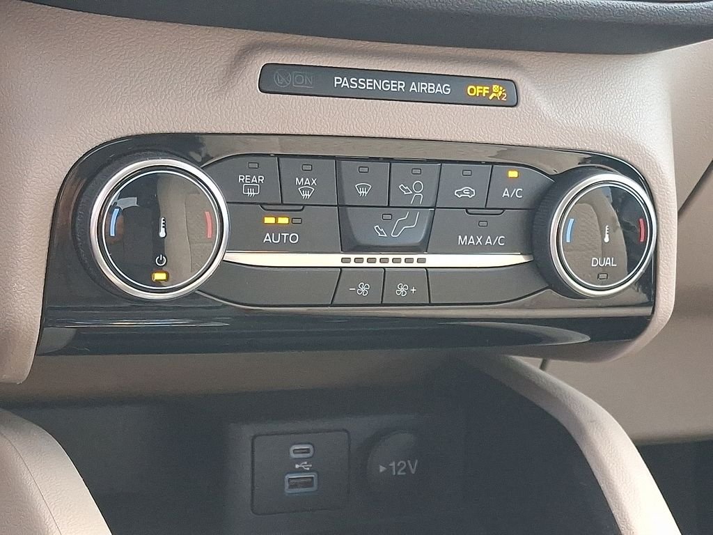 Used 2022 Gray Ford SE image 16