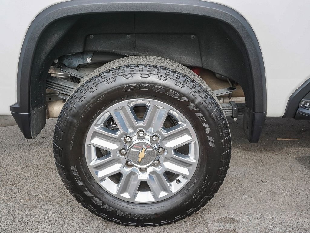 Used 2025 Beige Chevrolet High Country image 8