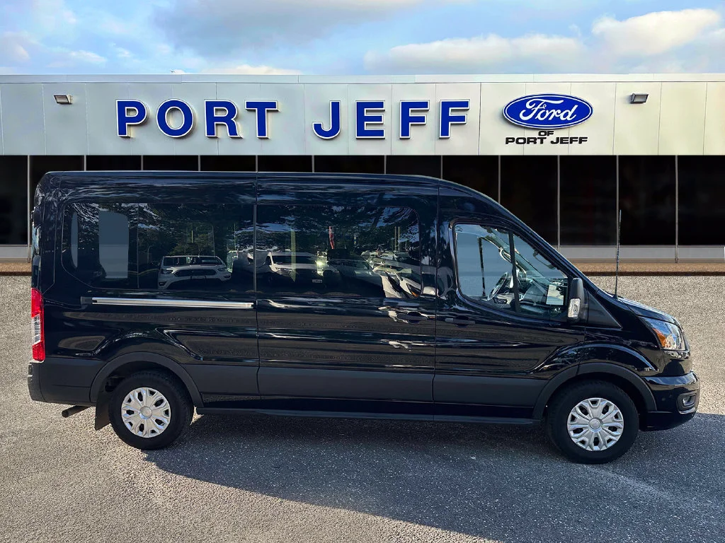 Certified Used 2025 Black Metallic Ford XLT image 4