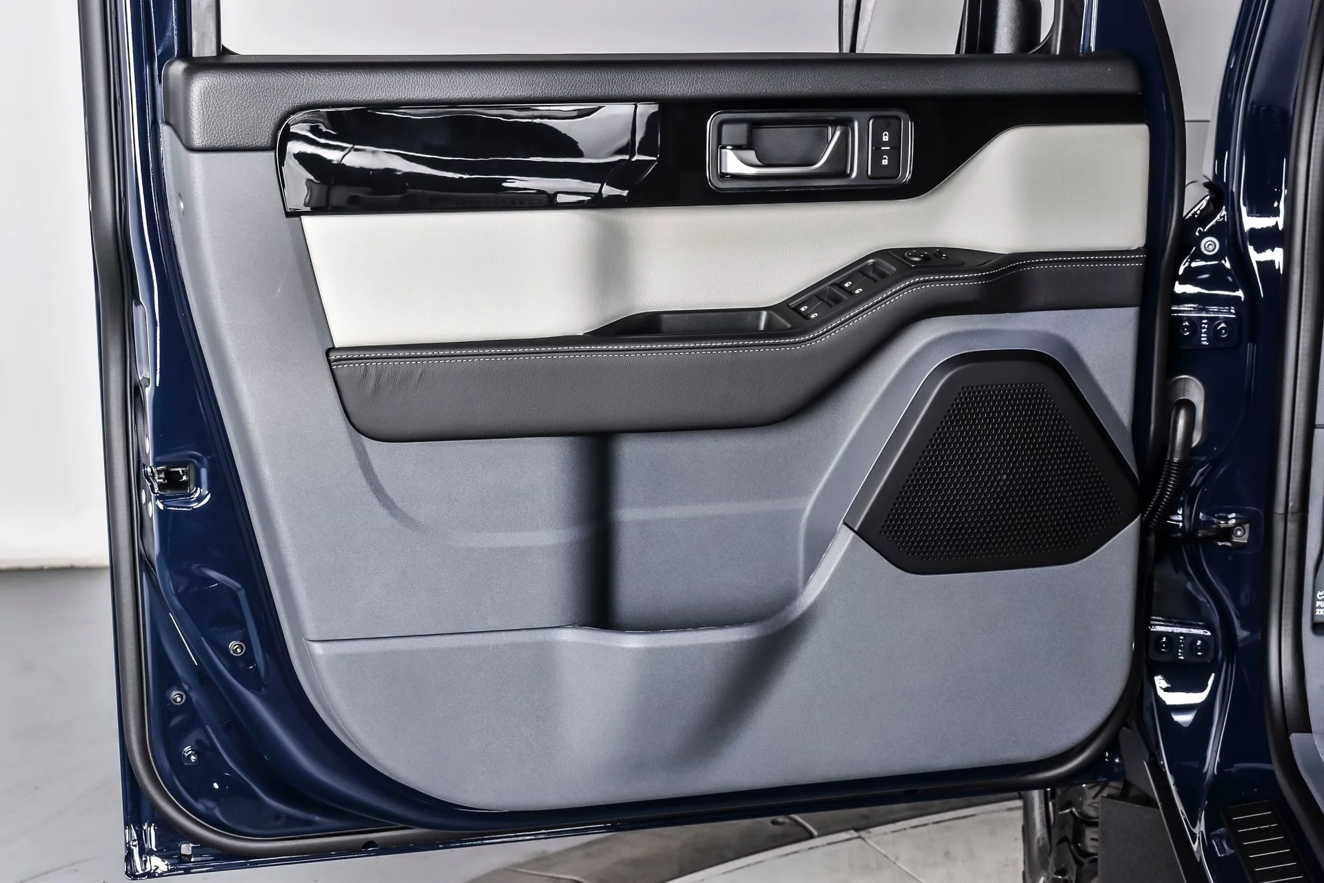 New 2026 Britannia Blue INEOS Fieldmaster Edition image 13
