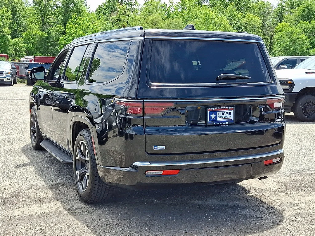 Used 2023 Diamond Black Crystal Pearlcoat Jeep Series III image 9