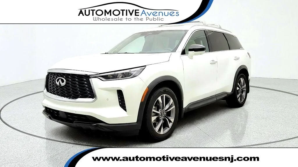 Used 2025 Majestic White INFINITI LUXE AWD image 1