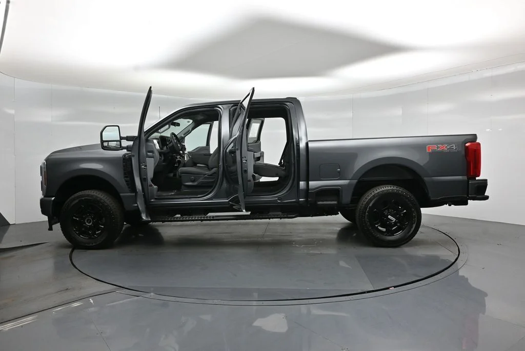 New 2026 Gray Ford XL image 29