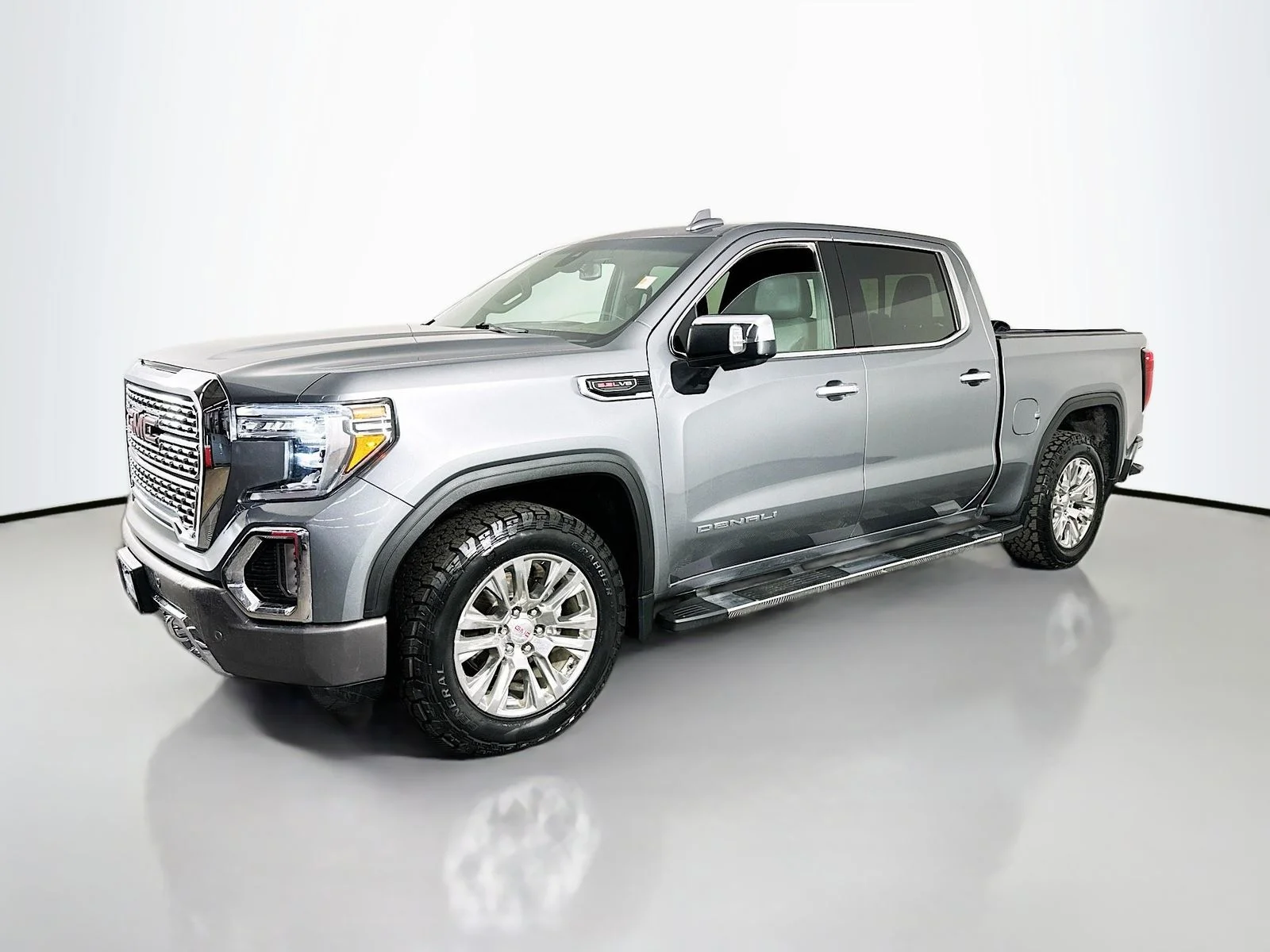 Used 2020 Steel Metallic GMC Denali image 4