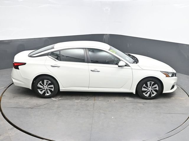Used 2020 White Nissan 2.5 S image 35