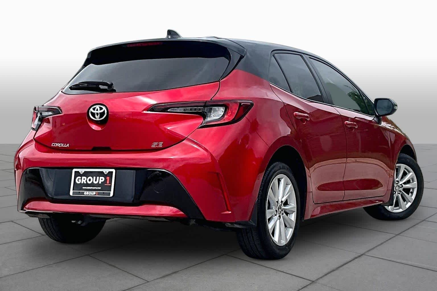 Used 2025 Finish Line Red/Midnight Black Metallic Toyota SE image 13