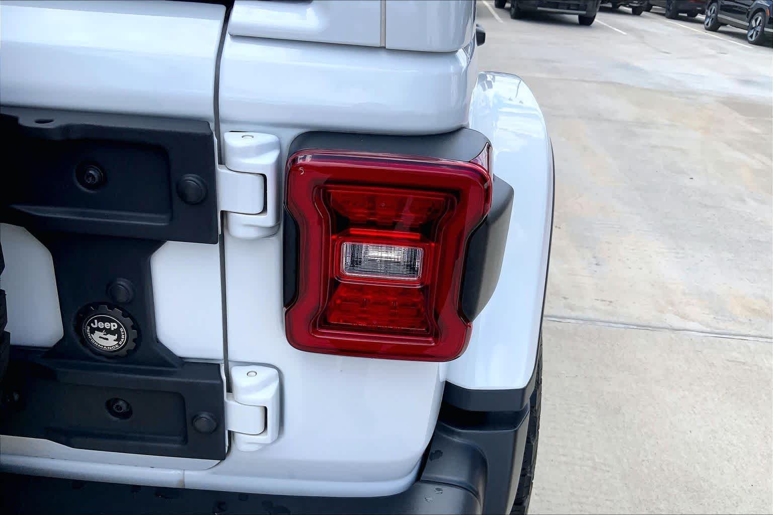 Used 2021 Bright White Clearcoat Jeep Unlimited Rubicon image 28