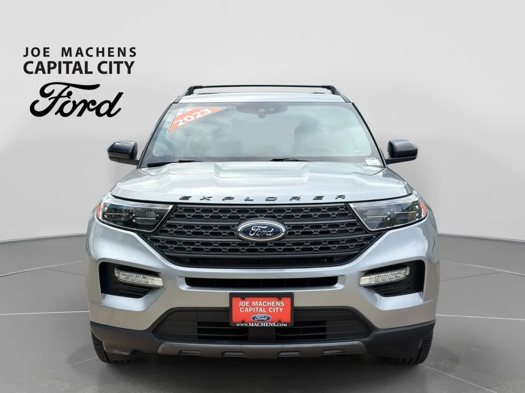 Used 2023 Silver Ford XLT image 10