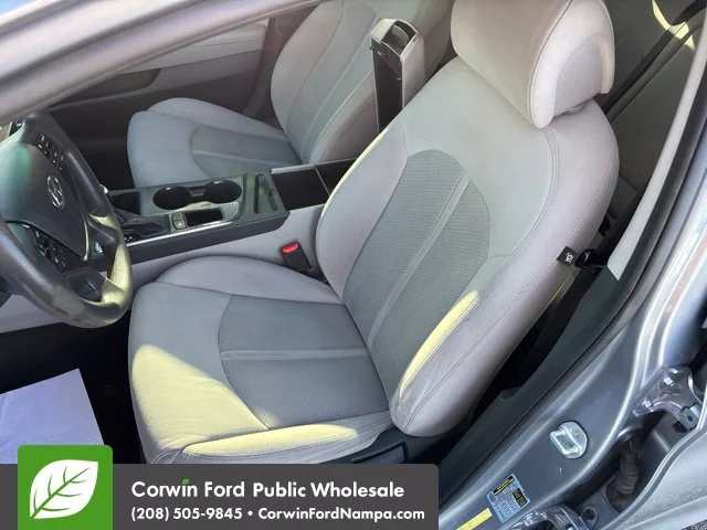 Used 2017 Shale Gray Metallic Hyundai  image 23