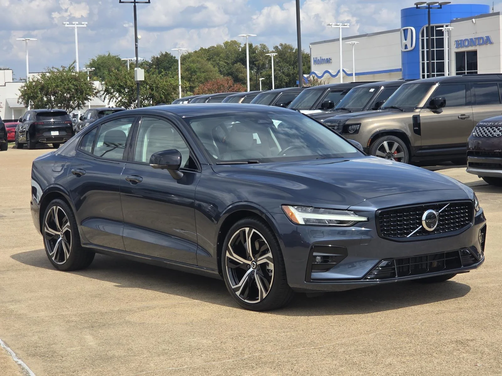Used 2024 Denim Blue Metallic Volvo Plus Dark Theme image 3
