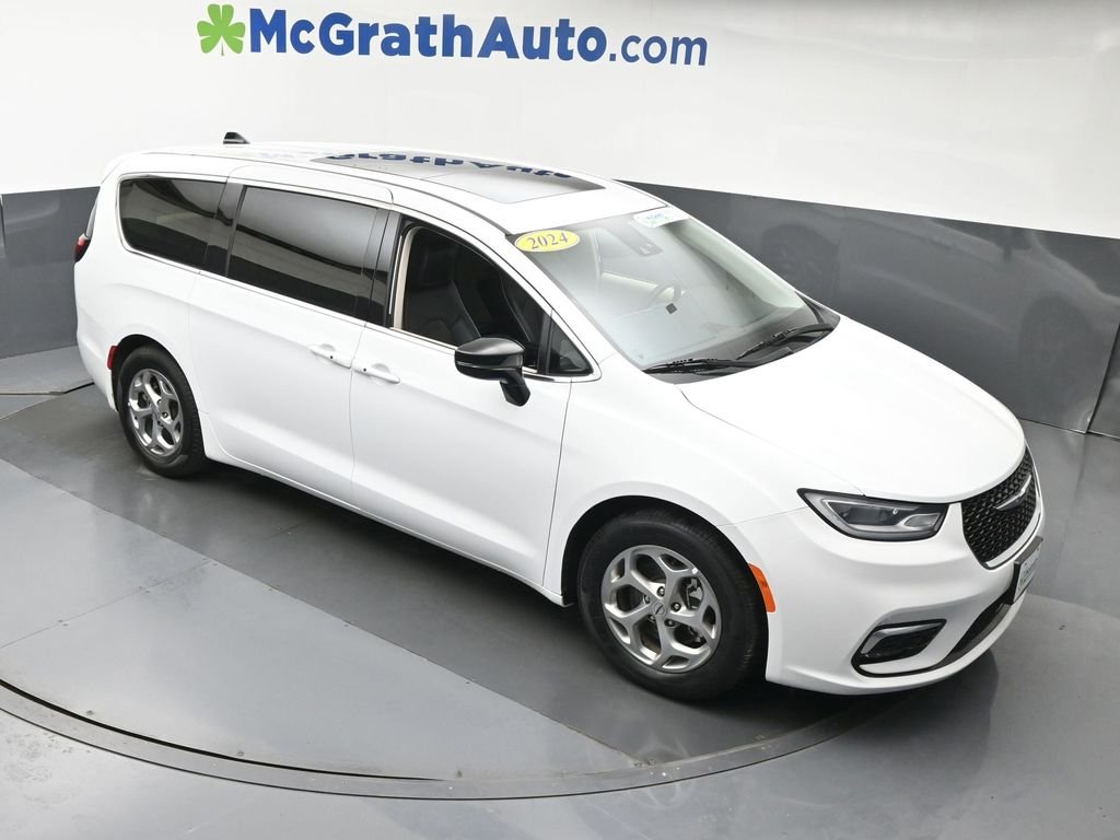 Used 2024 White Chrysler Limited image 3