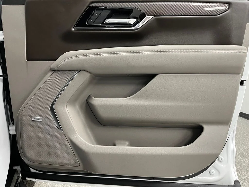 Used 2025 White GMC Elevation image 54