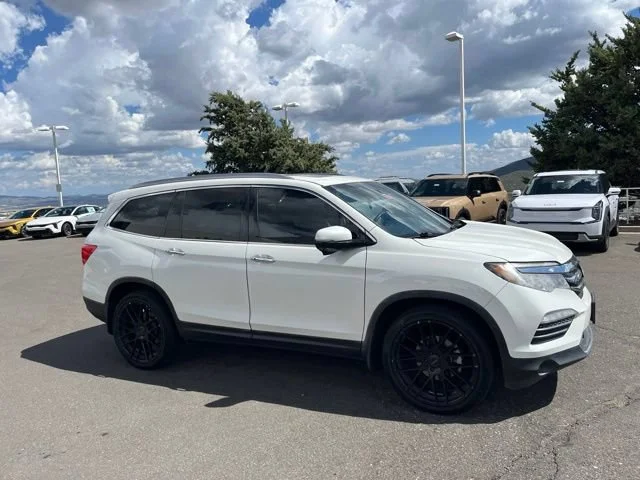 Used 2018 Diamond White Pearl Honda Touring image 5