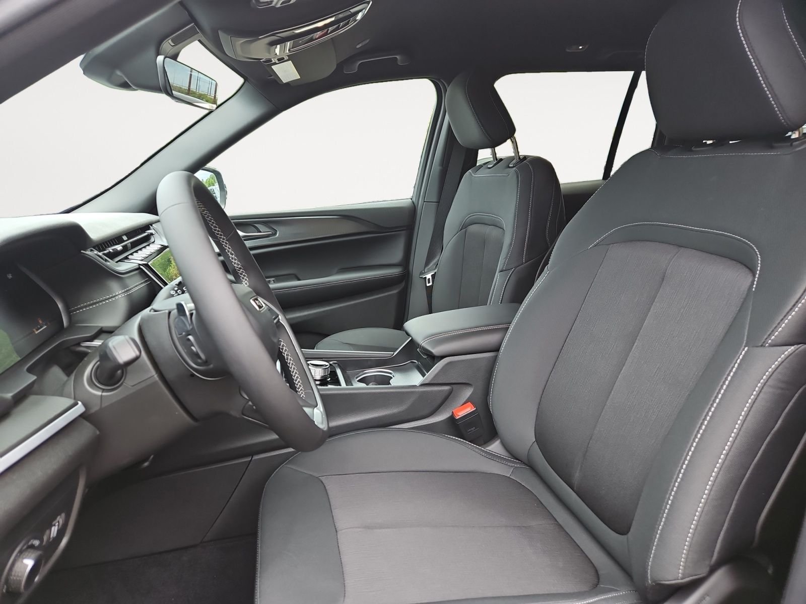 New 2026 Baltic Gray Metallic Clear-Coat Exterior Paint Jeep Laredo image 9