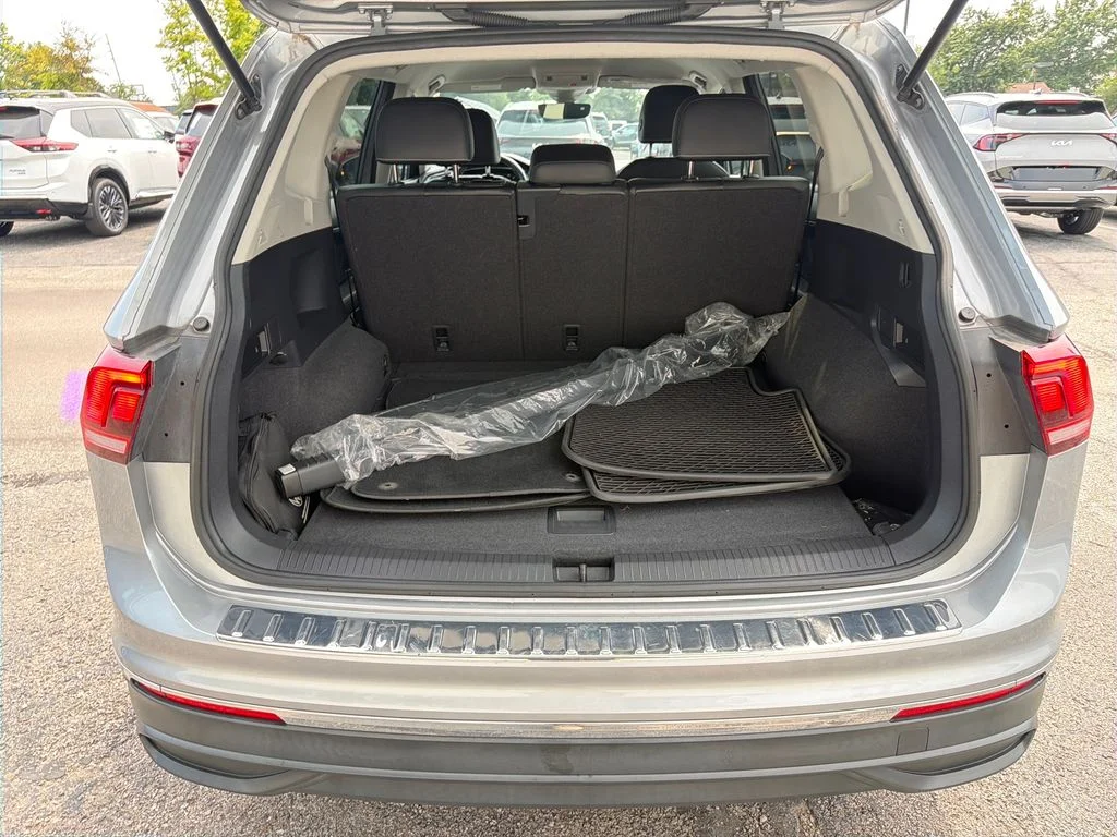 Used 2023 Silver Volkswagen 2.0T SE image 30