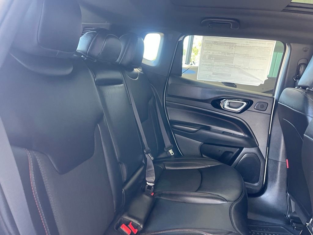 New 2026 Bright White Clear-Coat Exterior Paint Jeep Trailhawk image 15