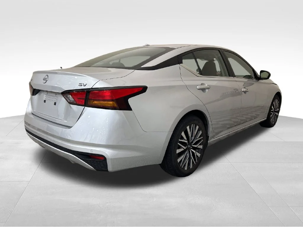 Used 2024 Silver Nissan 2.5 SV image 5