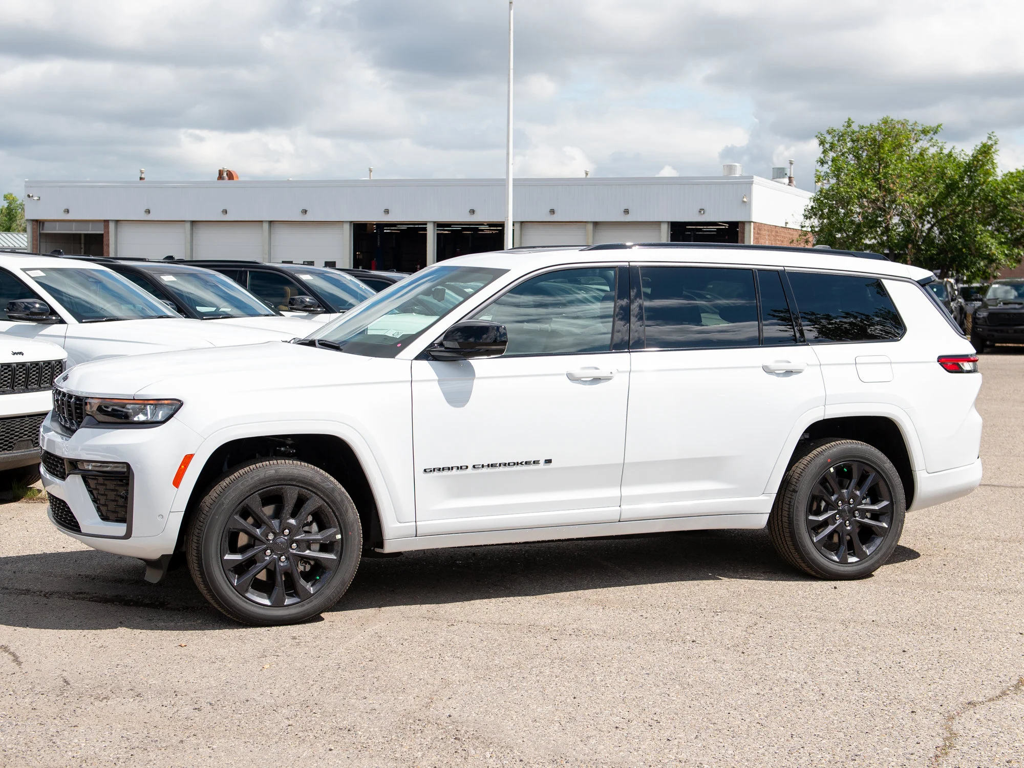 New 2026 White Jeep Limited Reserve* image 2