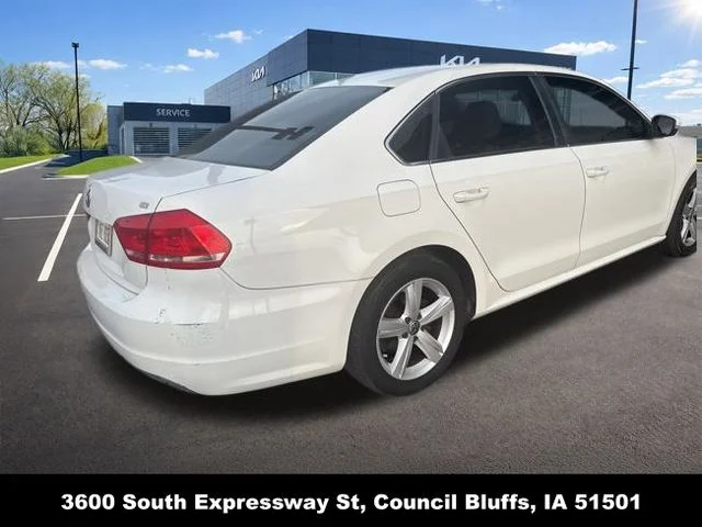 Used 2013 White Volkswagen 2.5 SE image 9