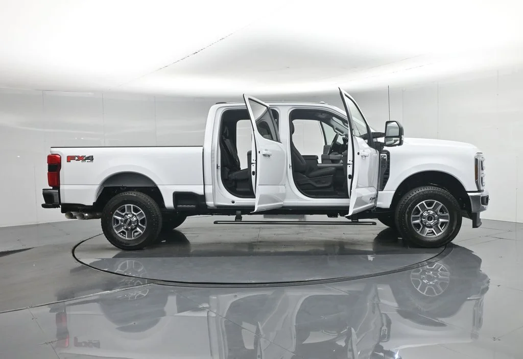 New 2026 Oxford White Ford Lariat image 4
