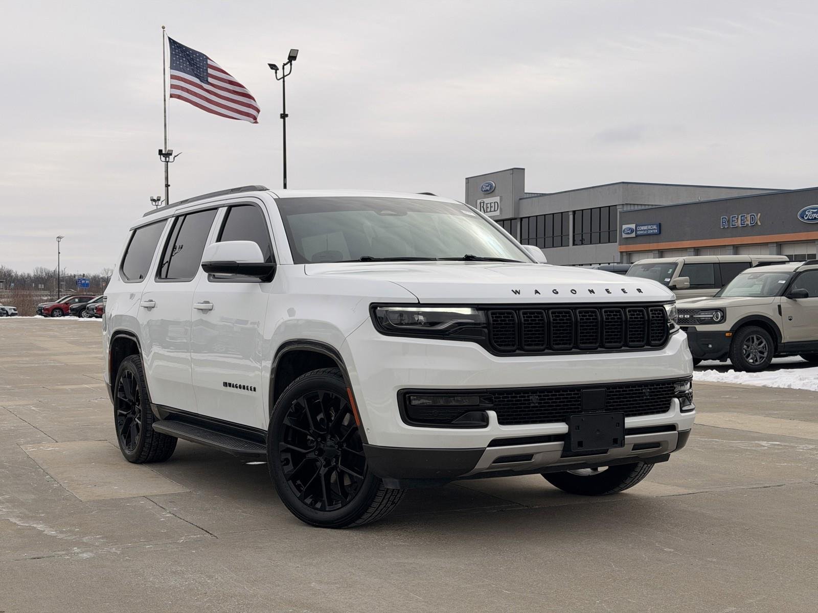 Used 2022 Jeep Wagoneer Series II with VIN 1C4SJVBT1NS165237 for sale in Kansas City