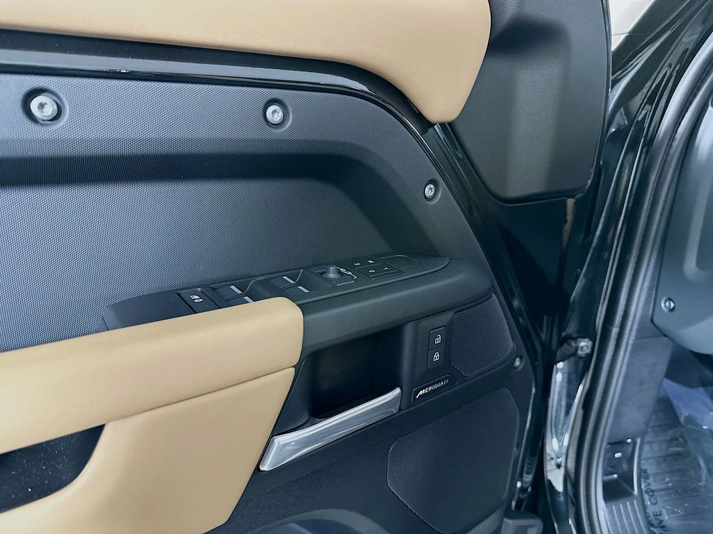 New 2026 Santorini Black Land Rover S image 23
