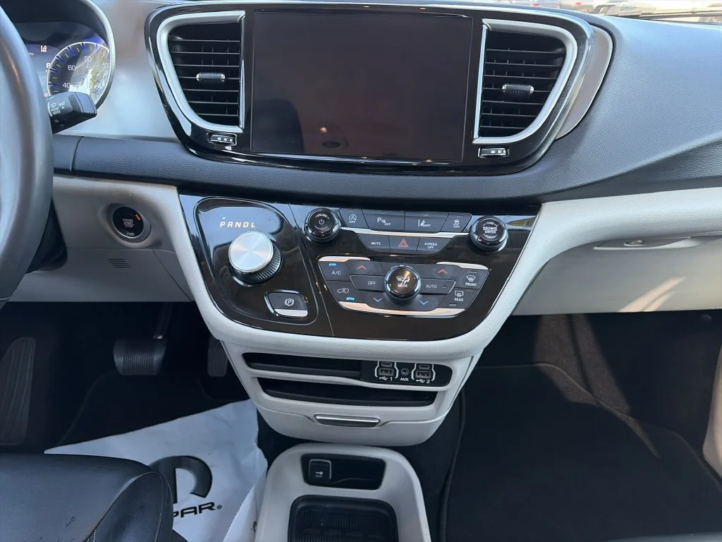 Used 2023 White Chrysler Touring L image 15