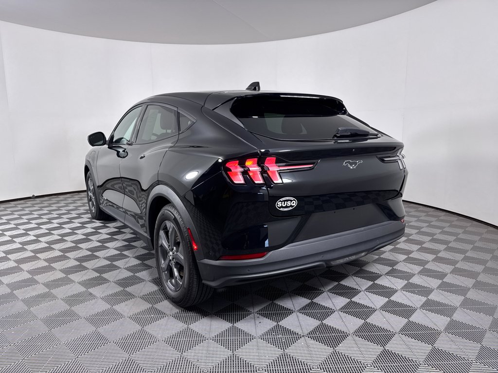 Used 2023 Black Ford Select image 21