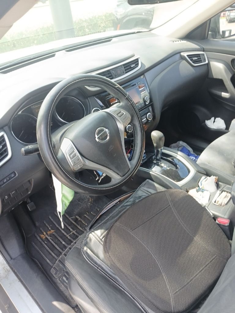 Used 2014 Silver Nissan SV image 3