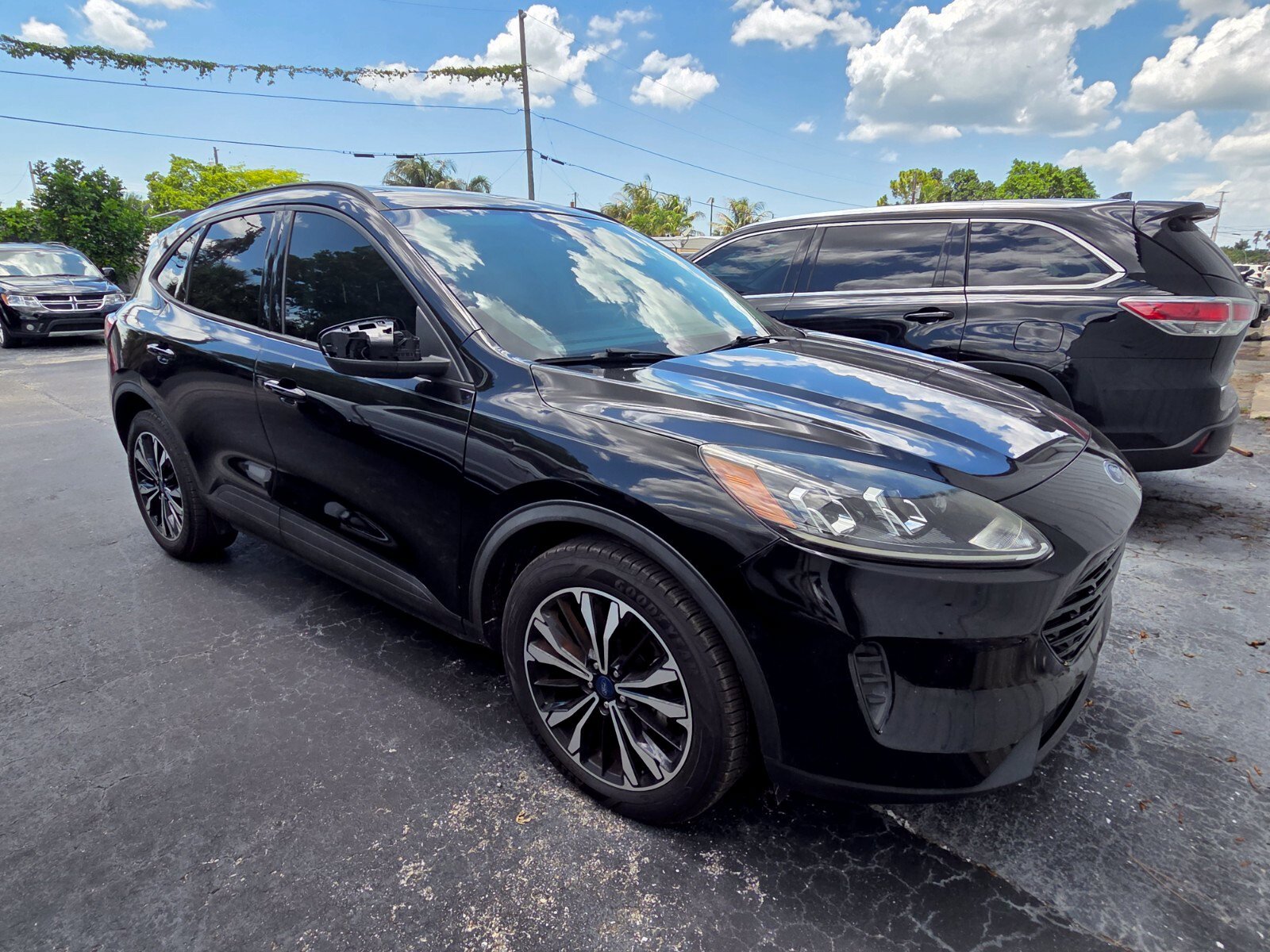 Used 2022  Ford SE image 2