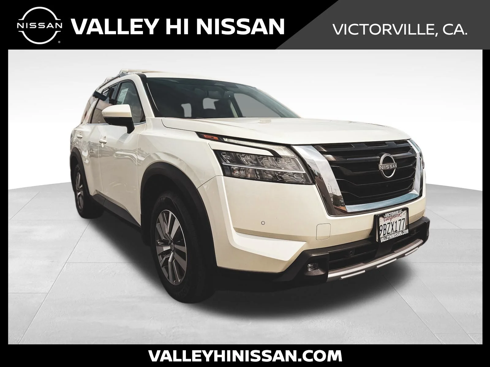 Used 2022 White Nissan SL image 1