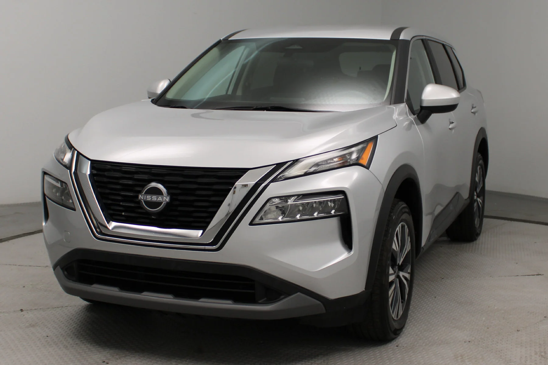 Used 2023 Brilliant Silver Metallic Nissan AWD SV image 30