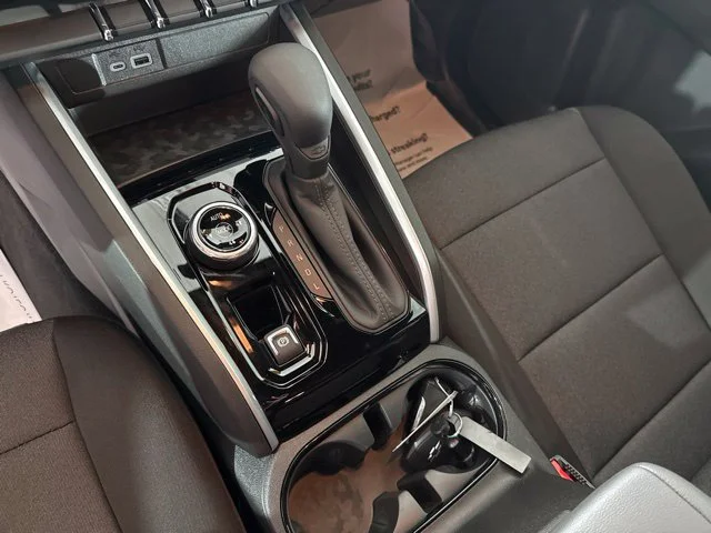 Used 2024 White Chevrolet Trail Boss image 18
