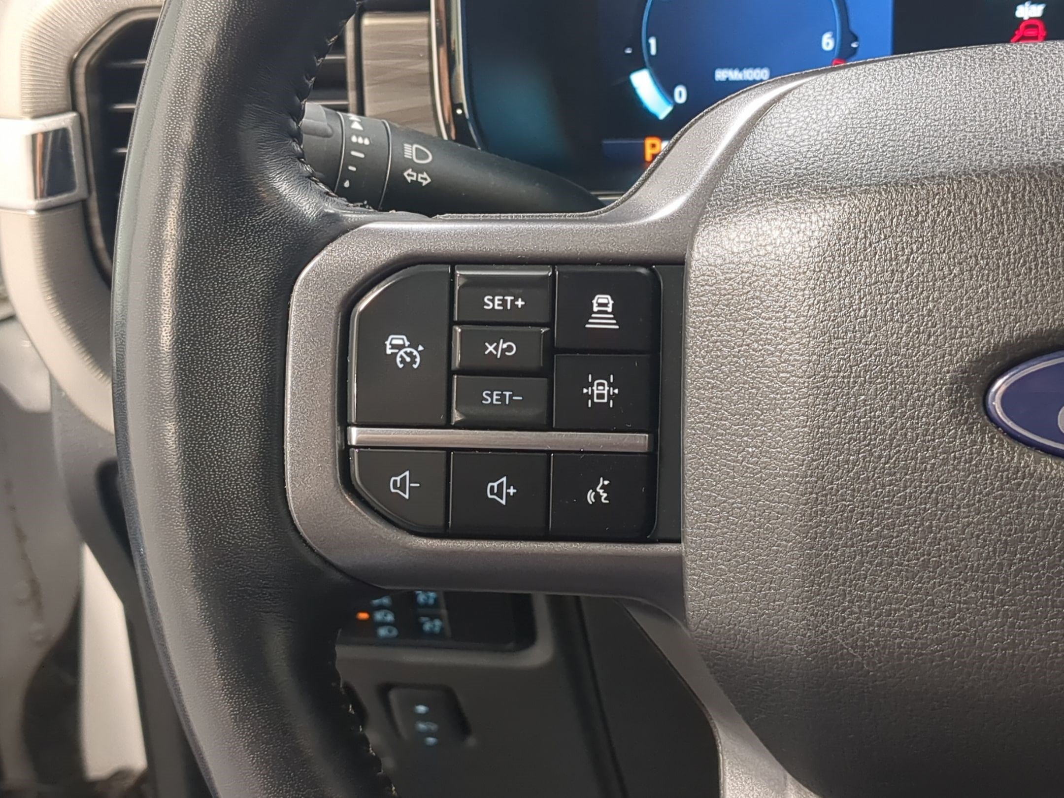 Used 2024 Oxford White Ford LARIAT image 18