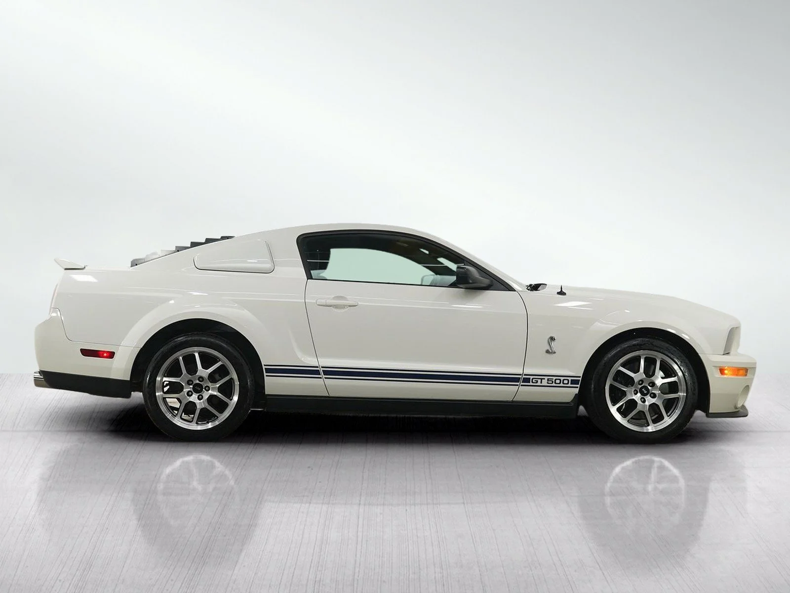 Used 2009  Ford Shelby GT500 image 6