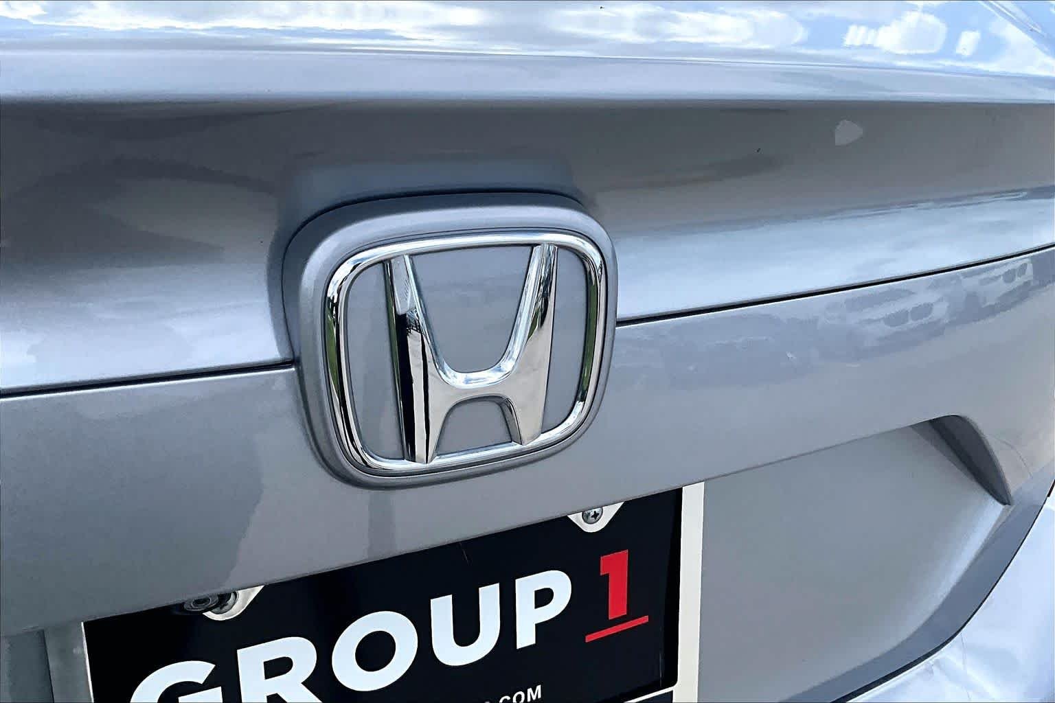 Used 2019 Lunar Silver Metallic Honda LX image 29