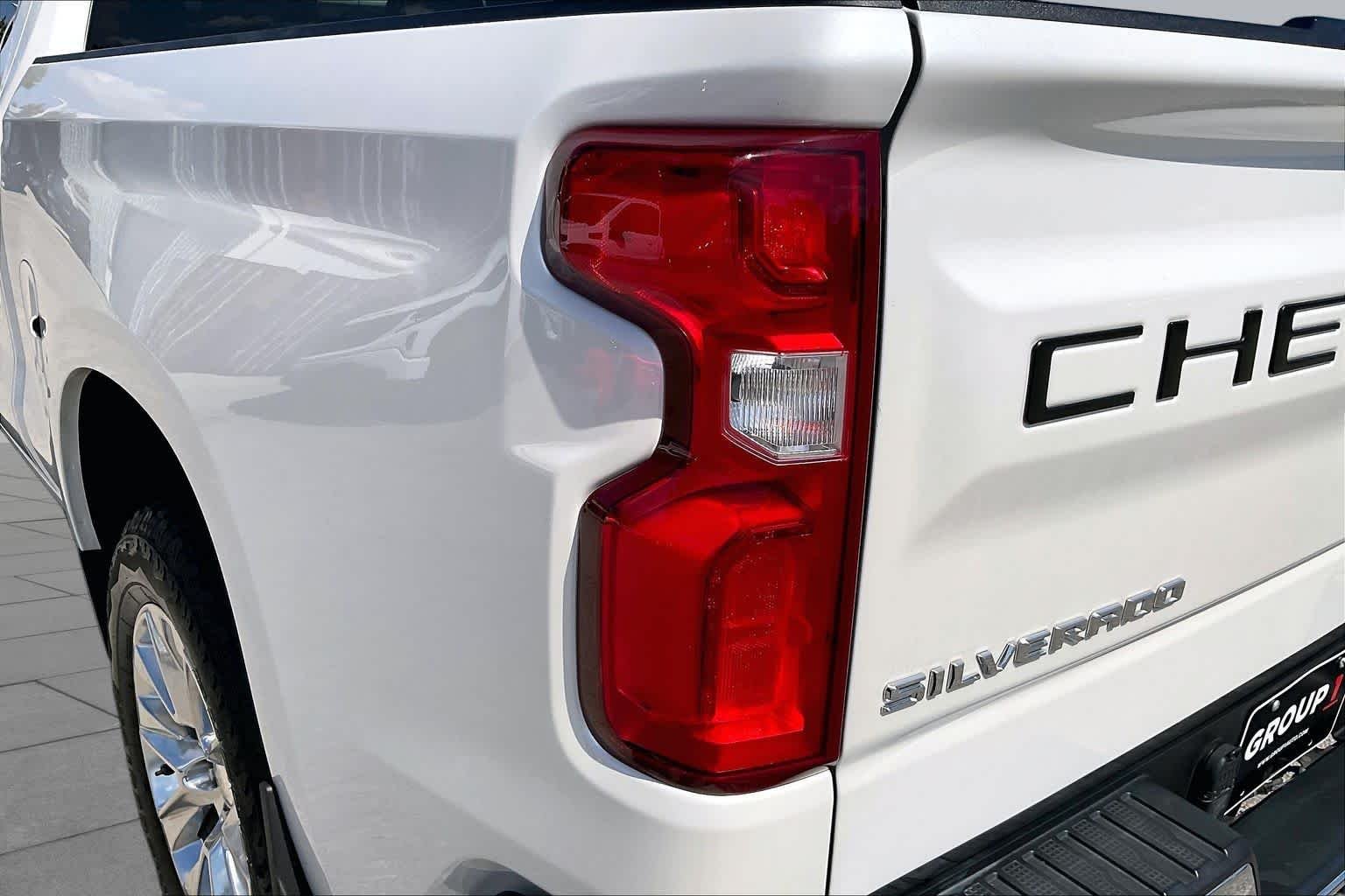 Used 2021 Iridescent Pearl Tricoat Chevrolet LTZ image 28