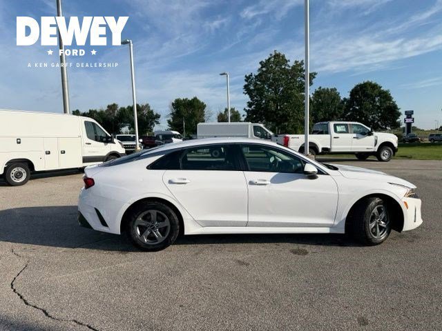 Used 2022 Glacial White Pearl Kia LXS image 14