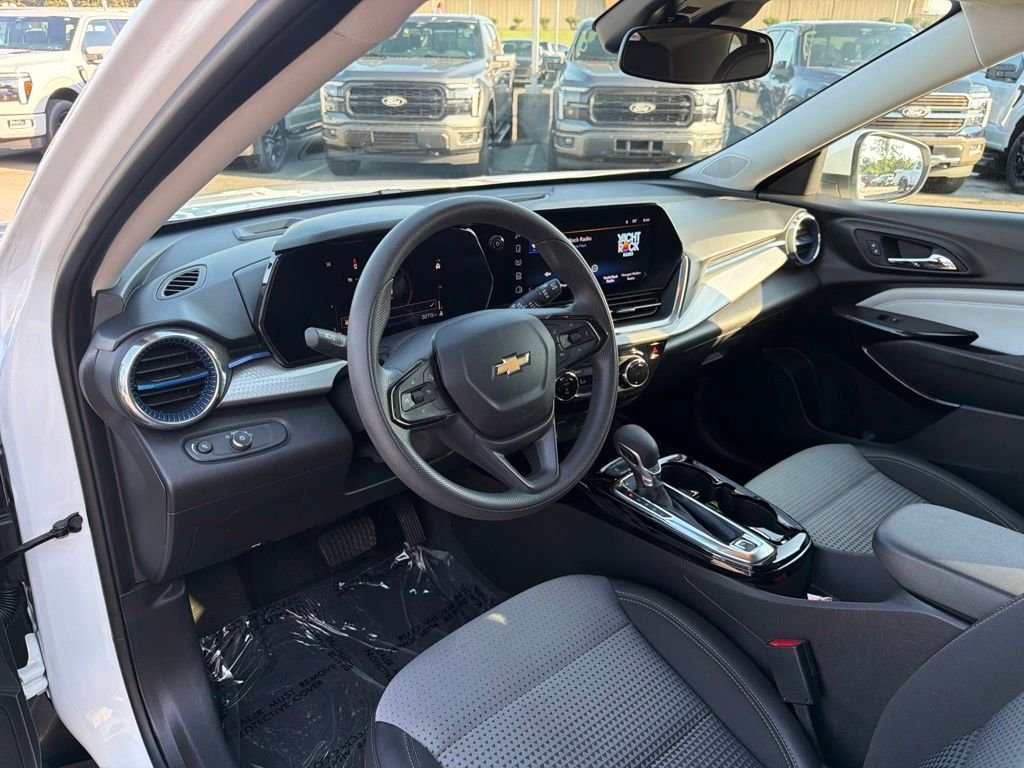 Used 2025 Summit White Chevrolet LT image 12