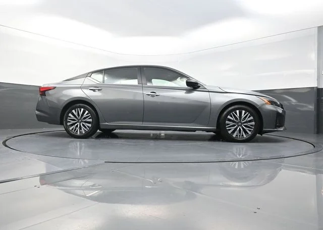 Used 2024 Gray Nissan 2.5 SV image 37