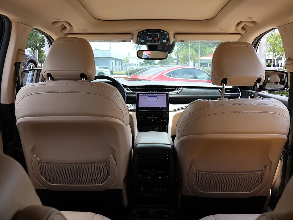 Used 2022 Red Jeep Limited image 43
