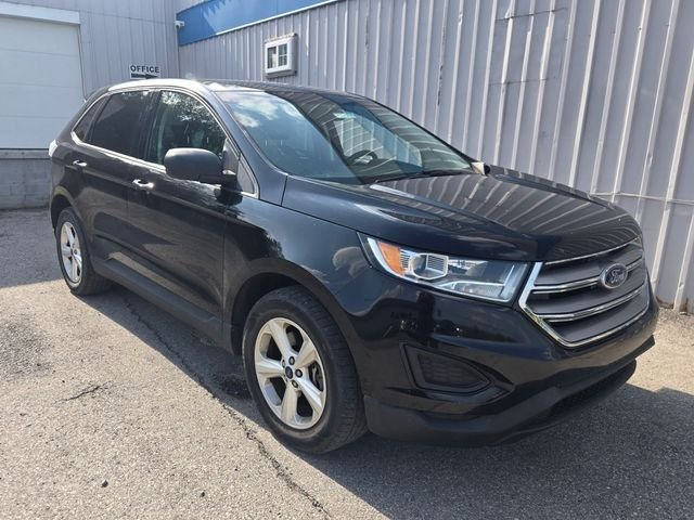 Used 2017 Shadow Black Ford SE image 4