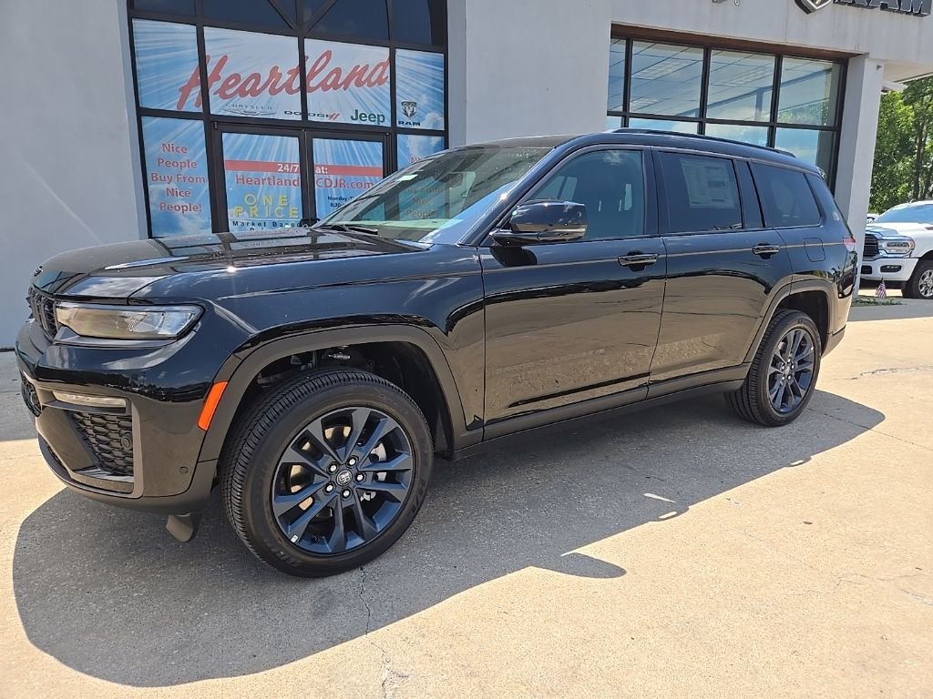 New 2026 Diamond Black Crystal Pearl-Coat Exterior Paint Jeep  image 4