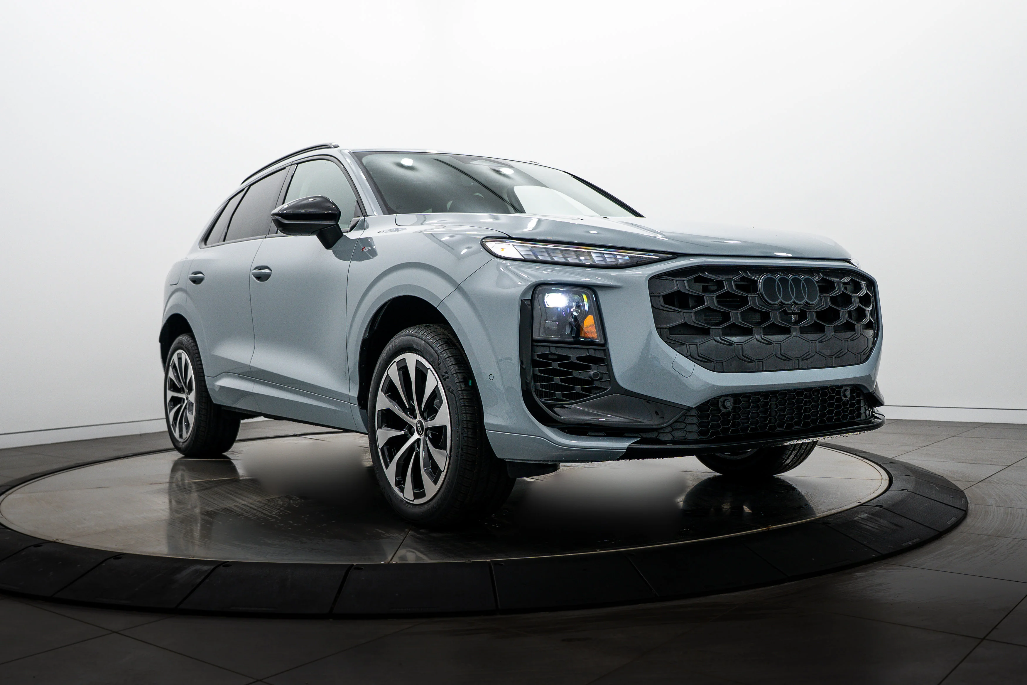 2026 Audi Q3 S line quattro's photo