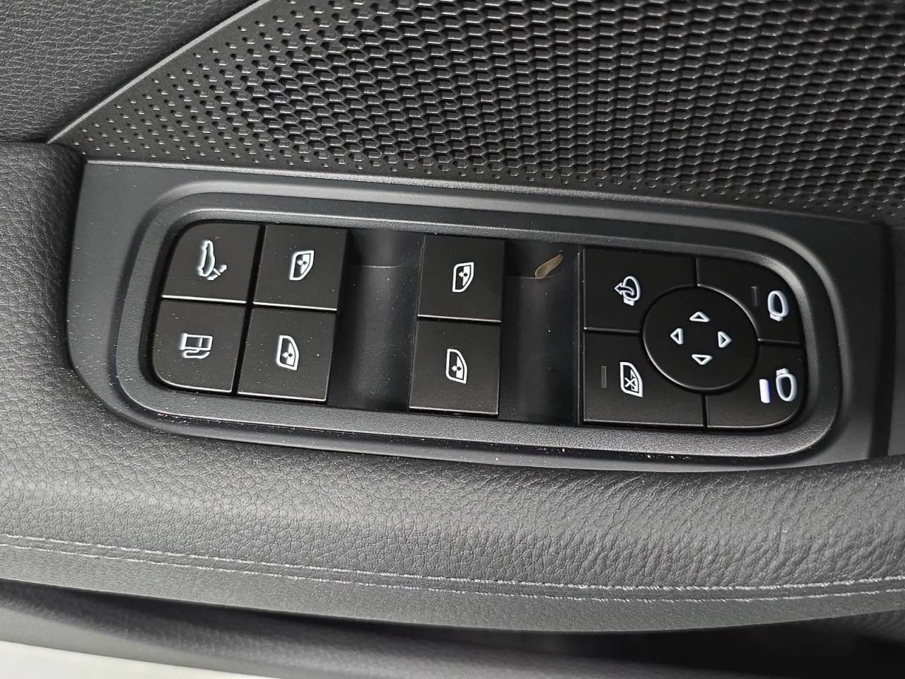 2026 Porsche Panamera 4 E-Hybrid - Photo 24