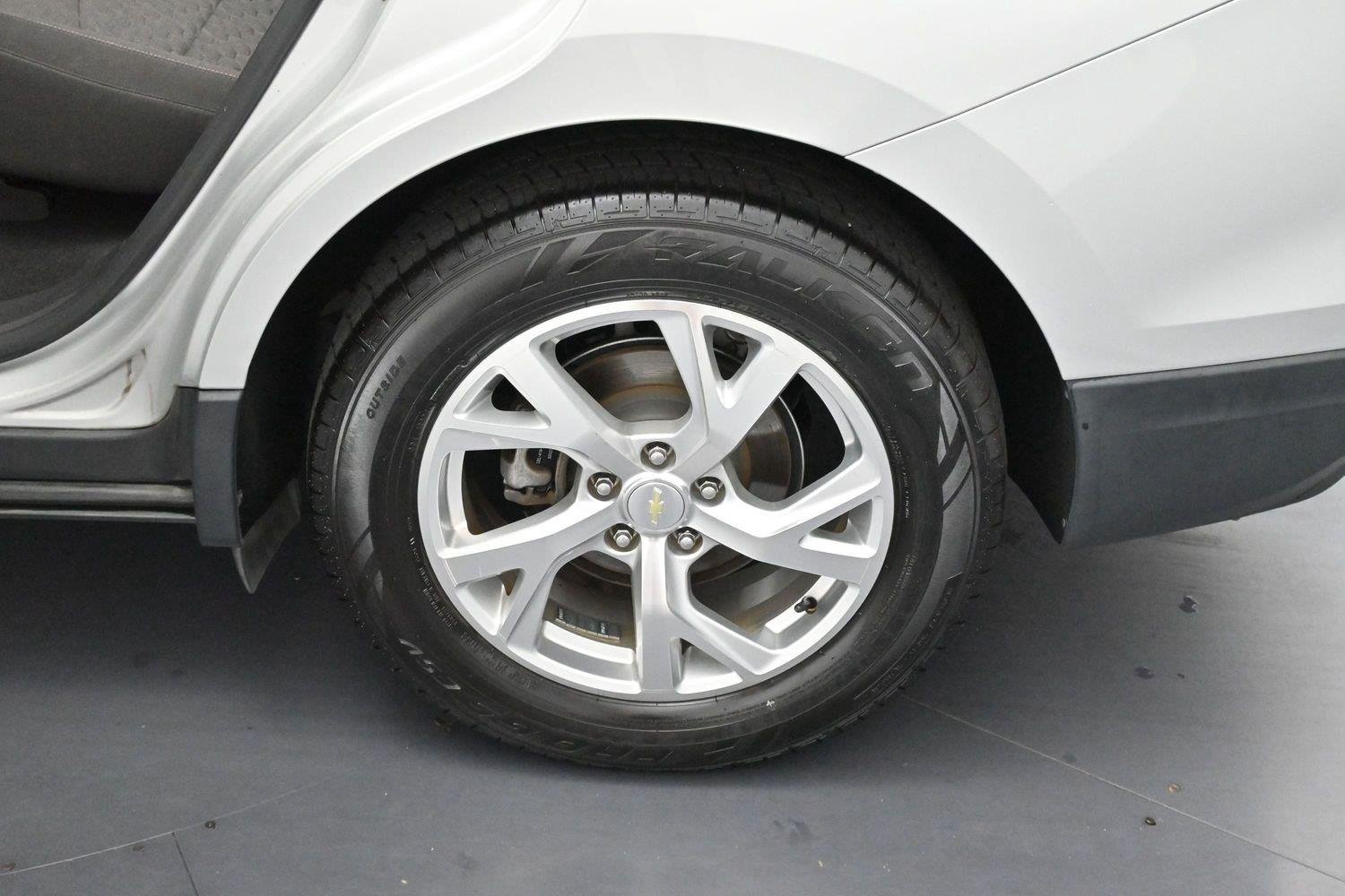 Used 2018 Silver Ice Metallic Chevrolet LT image 30
