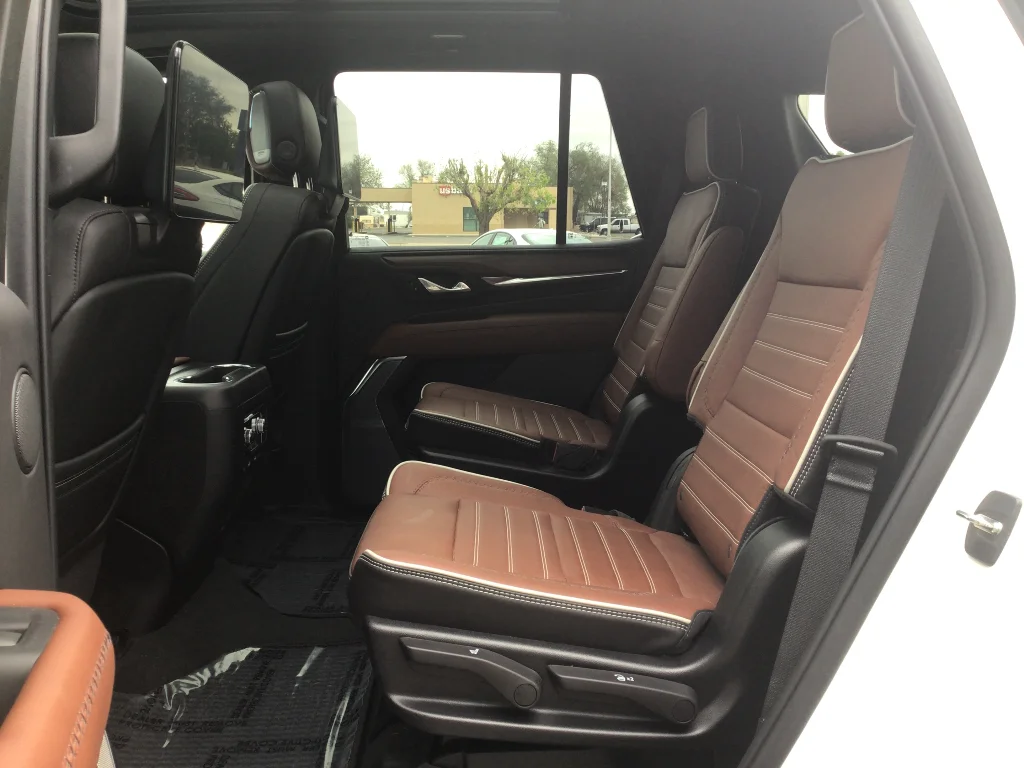 Used 2023 White Frost Tricoat GMC Denali Ultimate image 9