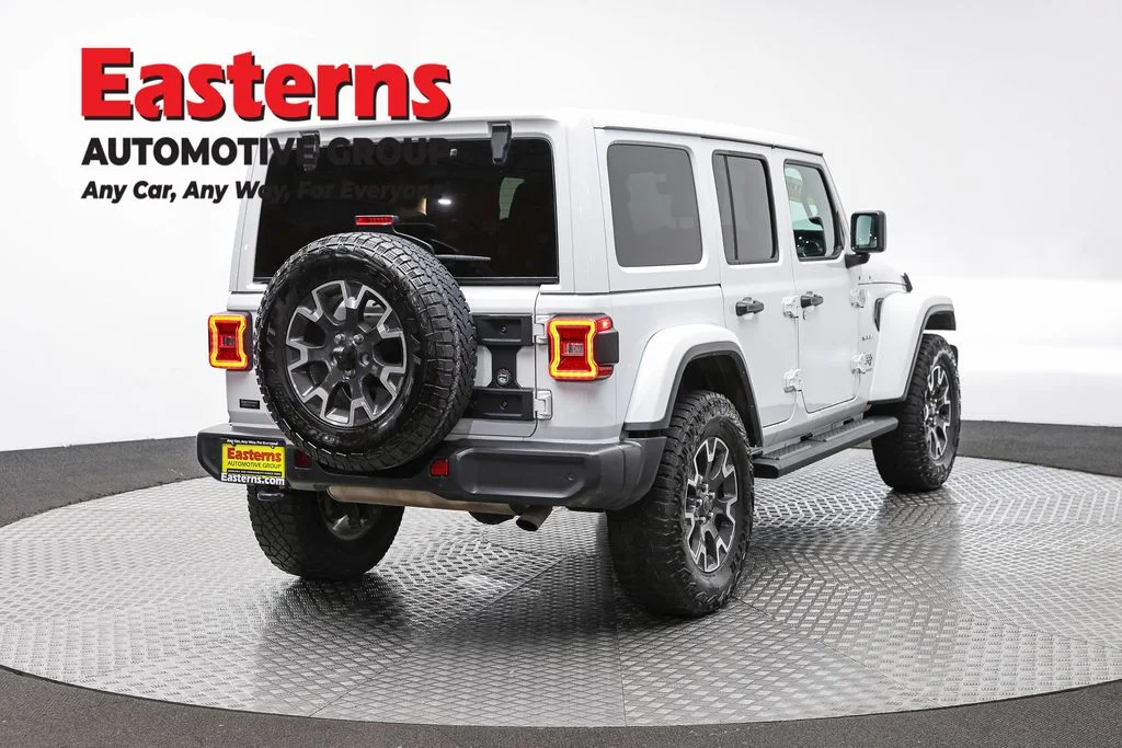 Used 2024 White Jeep Sahara image 5