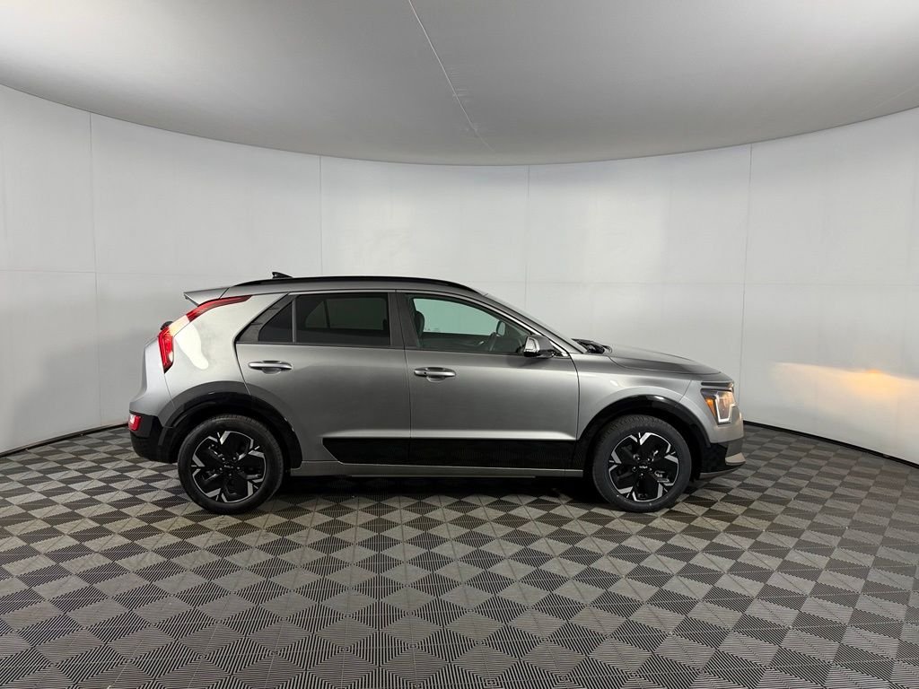 Used 2025 Gray Kia Wind image 6