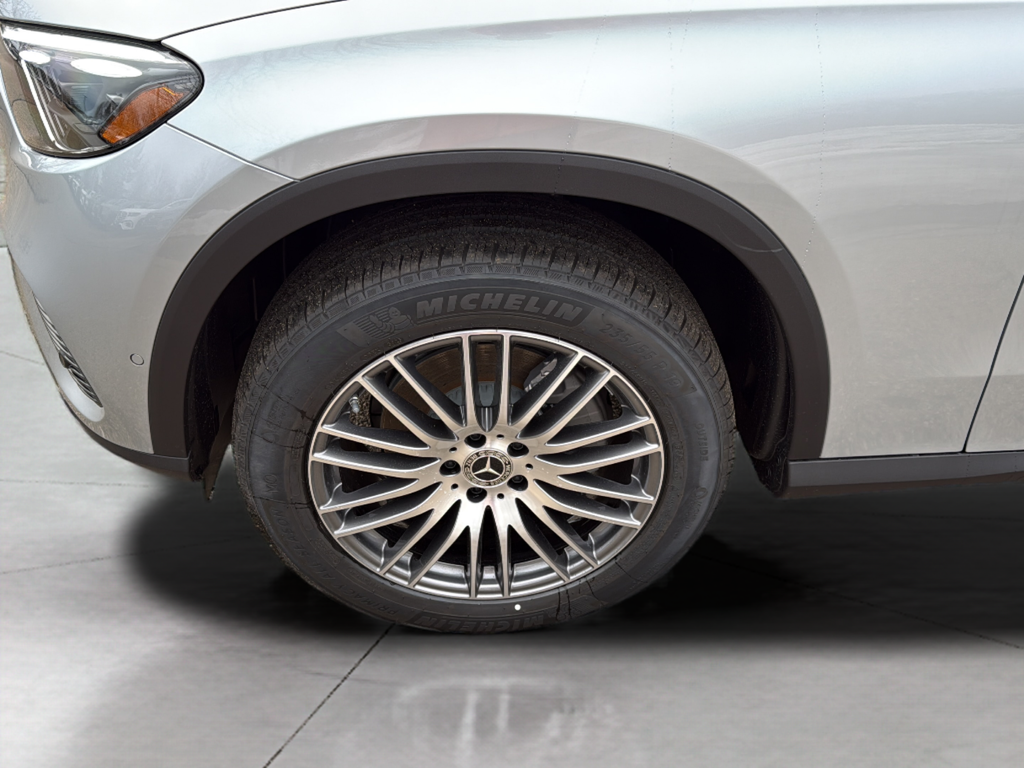 Used 2026 Silver Mercedes-Benz GLC 300 image 9